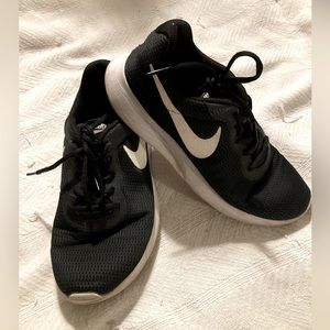 Nike Tanjun Used Womens 9